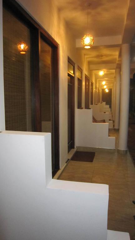 Hotel Holaa Mirissa Extérieur photo
