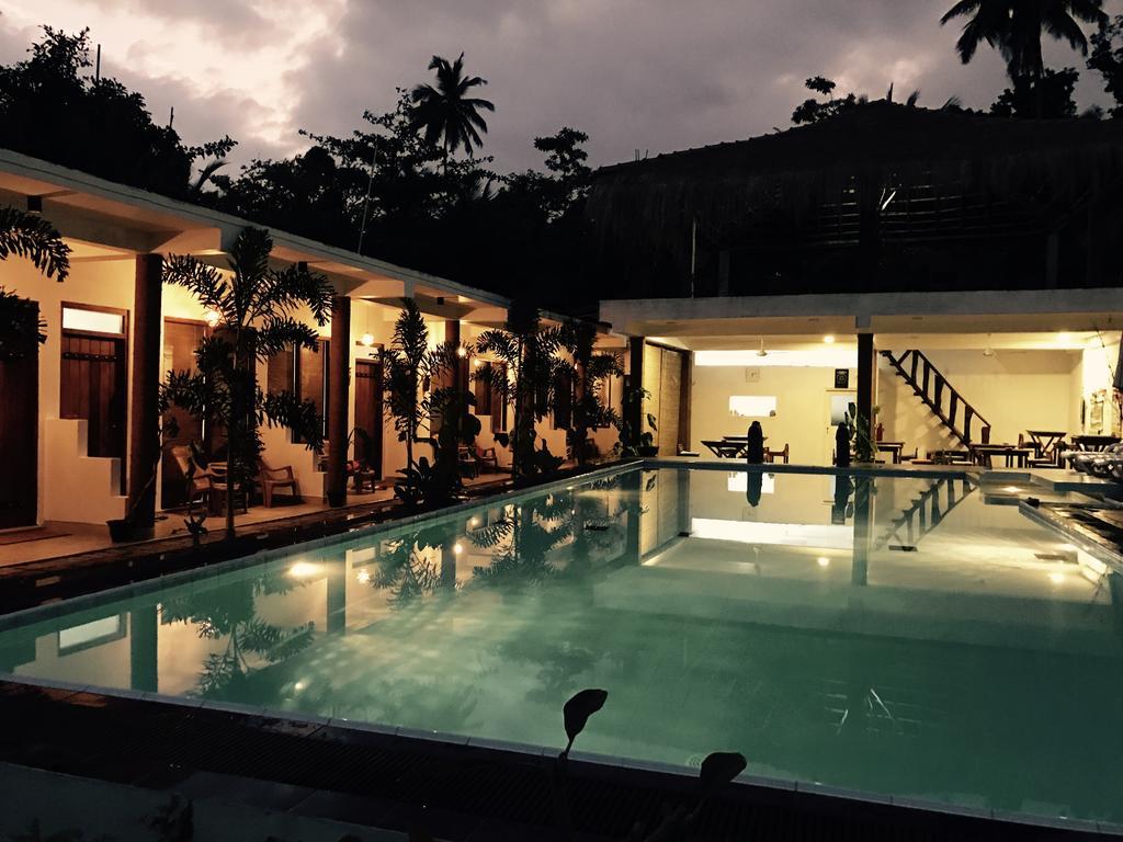 Hotel Holaa Mirissa Extérieur photo