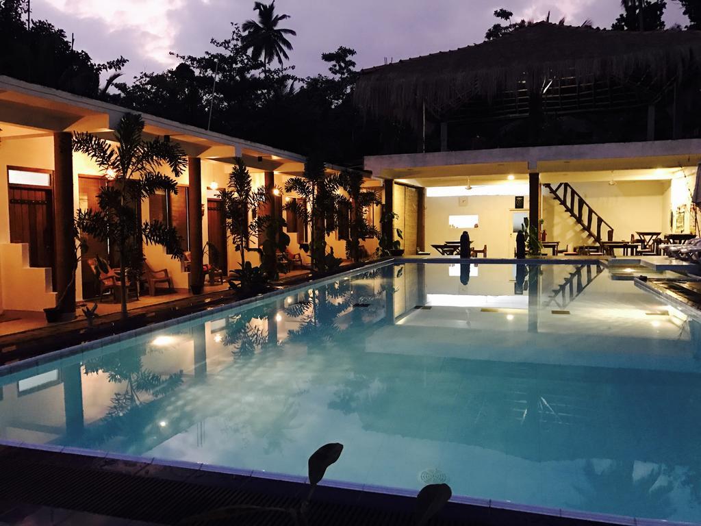 Hotel Holaa Mirissa Extérieur photo